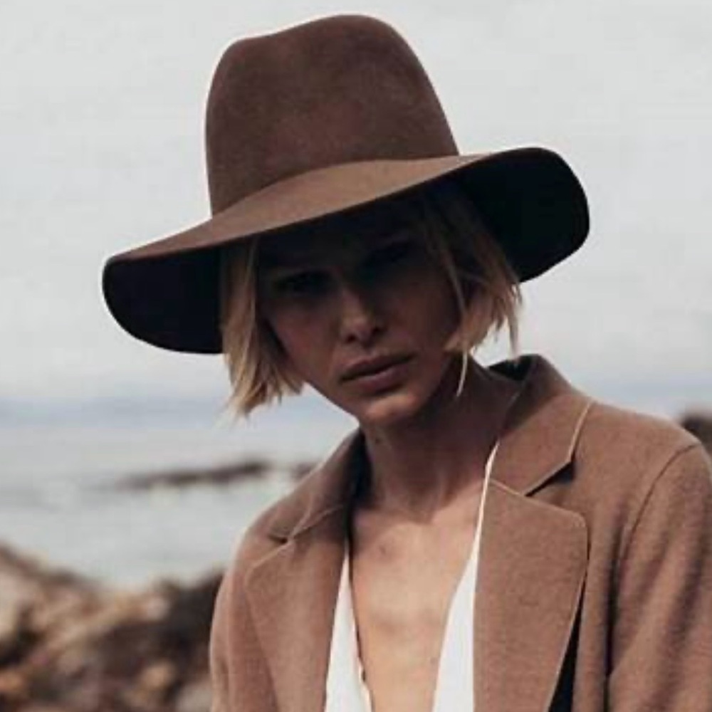 Janessa Leone Hayden - Size Small 

Never worn, pristine condition.